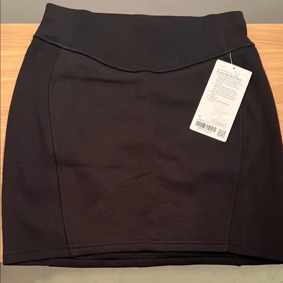 Lululemon Scuba High-Rise Mini Skirt  size Small - Picture 4 of 7